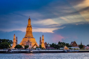 Naklejka premium Wat Arun landmark in Bangkok City, Thailand 