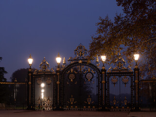 Portail d'entrée du parc de la tête d'Or Lyon (les enfants du Rhône) aux aurores. 
