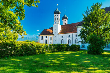 Fototapeta na wymiar Kirche des Klosters Benediktbeuern in Oberbayern