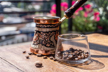 un modo de preparar y servir el café propio de los turcos