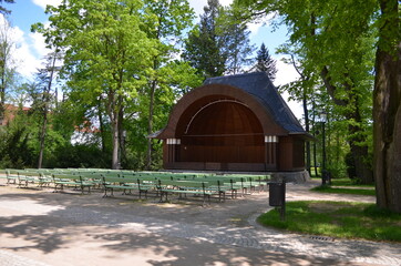 Cieplice Zdr&oacute;j, drewniana muszla koncertowa w parku zdrojowym, Polska