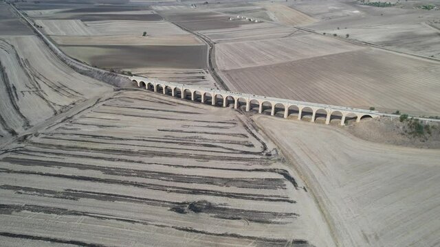 Ponte dei 21 archi, territorio di spinazzola, parco nazionale alta murgia