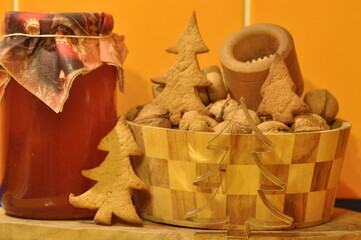 Gingerbread for Christmas. Honey and molds for cakes and walnuts.