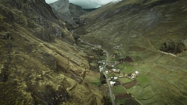 hermoso paisaje y ciudad de los andes peruanos Jun&iacute;n Per&uacute; 