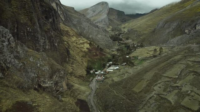 hermoso paisaje y ciudad de los andes peruanos Jun&iacute;n Per&uacute; 