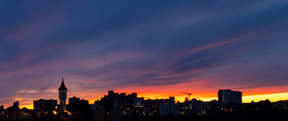 Atardecer con nubes coloridas en Sabadell