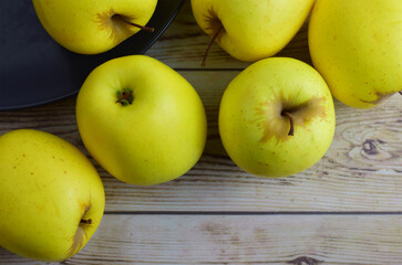 apples on a wooden table