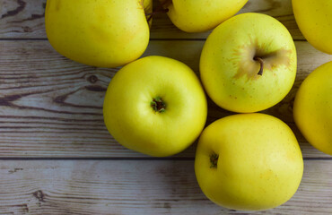 apples on a wooden table