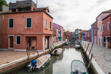 Fototapeta na wymiar The magical colors of Burano and the Venice lagoon 