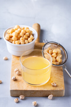 Chickpea Aquafaba, vegan egg substitute to cook meringue 