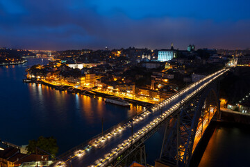 Fototapeta na wymiar View of famous bridge Luis I by night