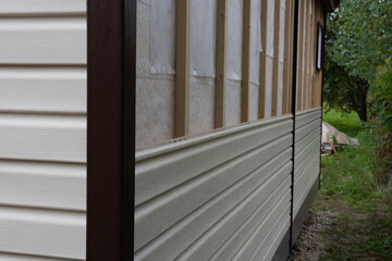 finishing a country house with siding