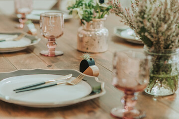 Wedding table decor flower setting 