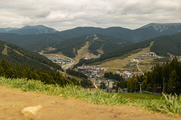 Fototapeta na wymiar View of the Ukrainian Carpathians from the mountain