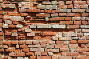 Vecchio Muro di una cascina fatto con mattoni in argilla