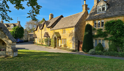 Fototapeta na wymiar Cotswold cottage in late afternoon sinlight