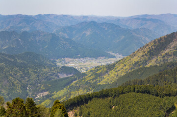 Obraz premium 比叡山から見渡す京都大原の山里