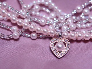 パールのハートネックレス