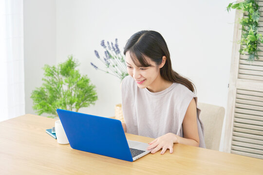 「見入る」の写真素材 | 112件の無料イラスト画像 | Adobe Stock