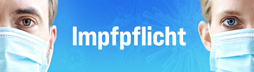 Impfpflicht. Gesichter von Mann und Frau mit Mundschutz. Paar mit Masken vor blauen Hintergrund mit Text