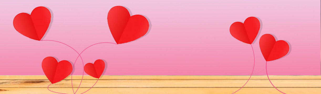 Pinker Hintergrund mit Holz und Herzen