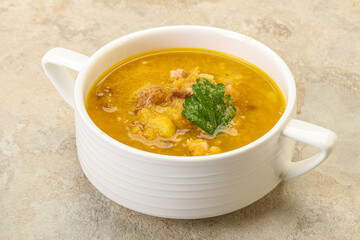 Pea soup with smoked meat