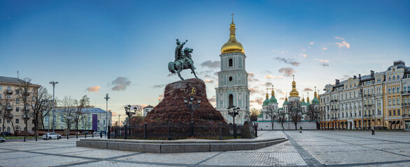 Monument to Bohdan Khmelnitsky with St. Sophia Cathedral in the background in Kiev, Ukraine - obrazy, fototapety, plakaty