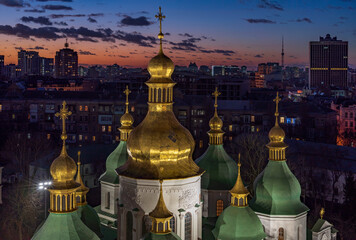 Obraz premium View of the illuminated St. Sophia Cathedral with beautiful sunset sky in the background, Kiev, Ukraine.