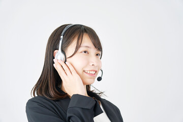 女性　オペレーター　白背景