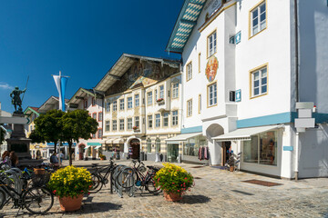 In der Marktstraße der Kreisstadt Bad Tölz in Oberbayern
