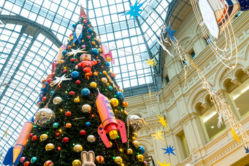 A large beautiful Christmas tree in the city shopping center.