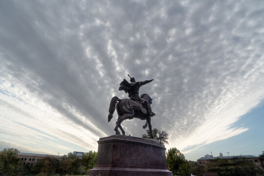 Uzbekistan, Tashkent, bronze Statue of Amir Timur (Tamerlan) 