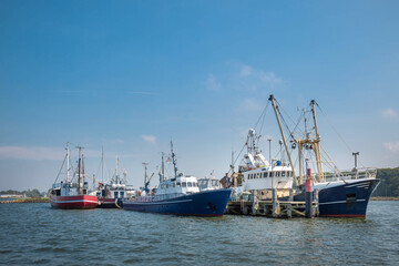 Schiffe im Fischereihafen Büsum an der Nordsee