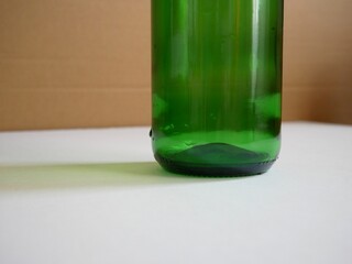 Botella reciclable de color verde