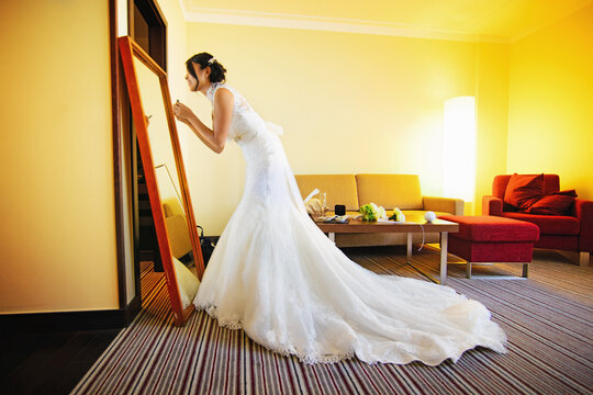  Young Beautiful Bride Preparation At Home Or Hotel - Getting Ready