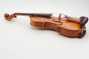 Obraz premium elegant acoustic violin on a white background with copy space