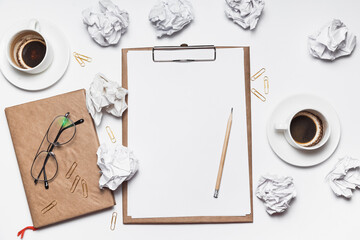 Naklejka premium Creative crisis. Concept of stress, psychological trouble and lack of ideas. Flat lay, top view