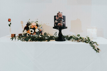 black wedding cake table decorations 