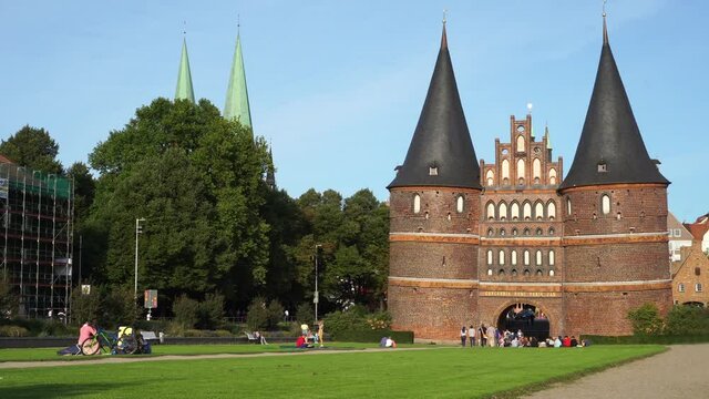 L&uuml;beck Innenstadt mit Holsten Tor