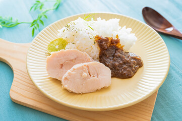 サラダチキンとカレーライス