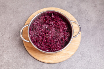 Obraz na płótnie Canvas cooking red cabbage in a pot