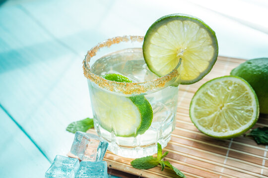 bebida con jugo de lim&oacute;n 