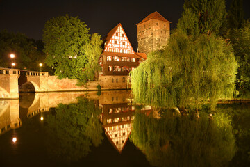 Nürnberg Weinstadel und Wasserturm bei Nacht