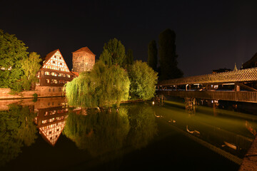 Nürnberg Wasserturm und Henkersteg bei Nacht © Thomas Zelonka