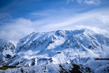富山県立山町にある立山の冬の雪景色のある風景 Landscape with snowy winter scenery of Tateyama in Tateyama Town, Toyama Prefecture, Japan.