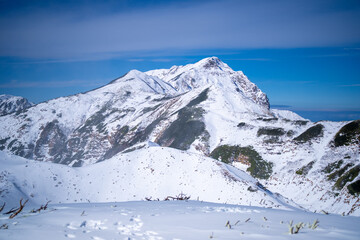 富山県立山町にある立山の冬の雪景色のある風景 Landscape with snowy winter scenery of Tateyama in Tateyama Town, Toyama Prefecture, Japan.