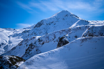 富山県立山町にある立山の冬の雪景色のある風景 Landscape with snowy winter scenery of Tateyama in Tateyama Town, Toyama Prefecture, Japan.