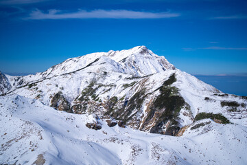 富山県立山町にある立山の冬の雪景色のある風景 Landscape with snowy winter scenery of Tateyama in Tateyama Town, Toyama Prefecture, Japan.