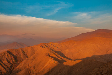 Fototapeta na wymiar mountainous landscape, view from the top of a mountain, blue sky.