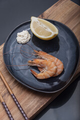Roasted tails of shrimps with fresh rosemary and lemon.